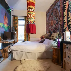 Digs 5*, Bradford (West Yorkshire) United Kingdom